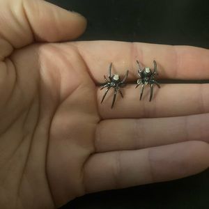 SPIDER EARRINGS